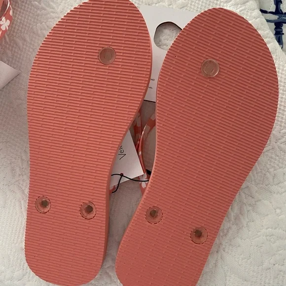 Vera Bradley Flip Flops - Picture 4 of 5